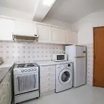 Spacious Two Bedroom Apt, 200m From The Διαμέρισμα *