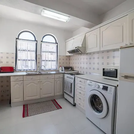 Apartment Spacious Two Bedroom Apt, 200m From The