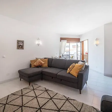 Spacious Two Bedroom Apt, 200m From The * Carvoeiro (Lagoa)