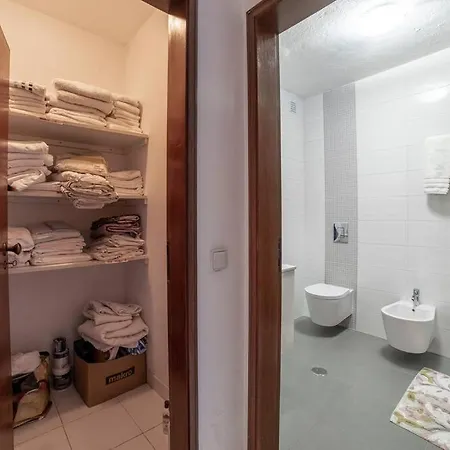 Apartment Spacious Two Bedroom Apt, 200m From The