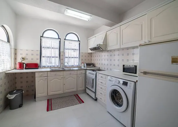 Apartment Spacious Two Bedroom Apt, 200m From The