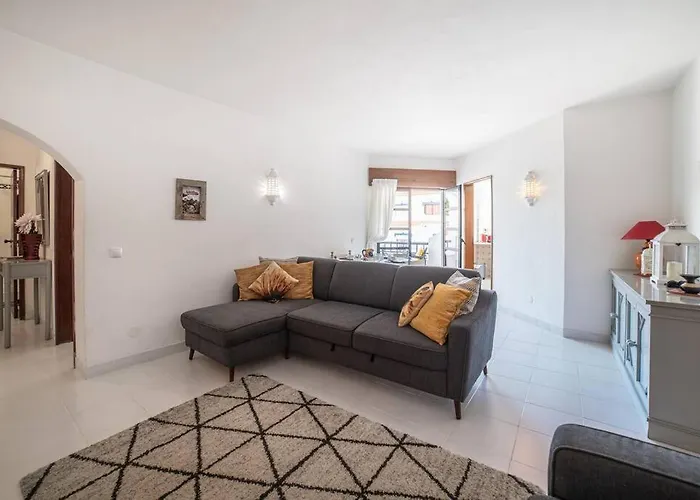 Spacious Two Bedroom Apt, 200m From The * Carvoeiro (Lagoa)