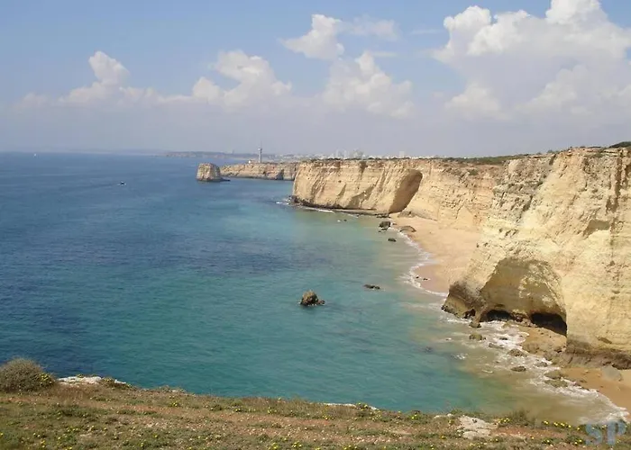Apartment Spacious Two Bedroom Apt, 200m From The