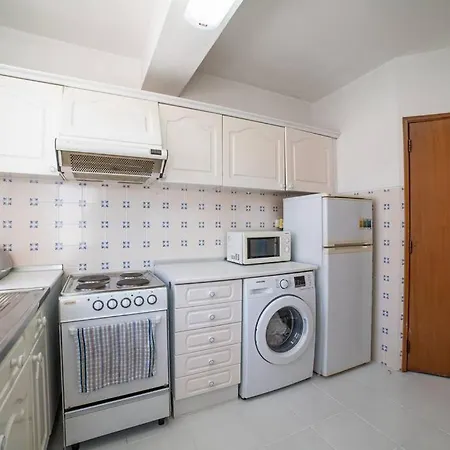 Spacious Two Bedroom Apt, 200m From The Appartement *