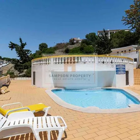 Appartement Spacious Two Bedroom Apt, 200m From The *