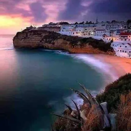 Spacious Two Bedroom Apt, 200m From The Appartement